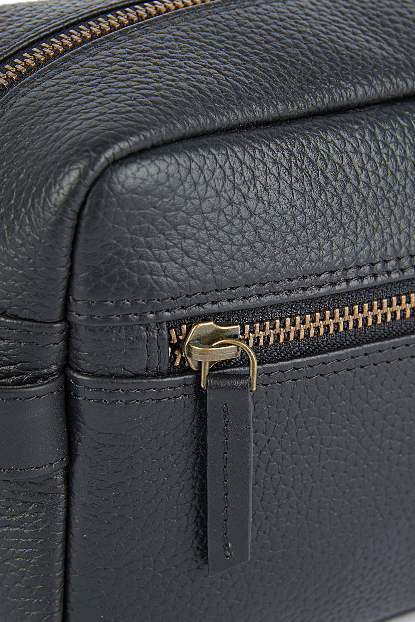 Barbour Highgate Leather Washbag Black