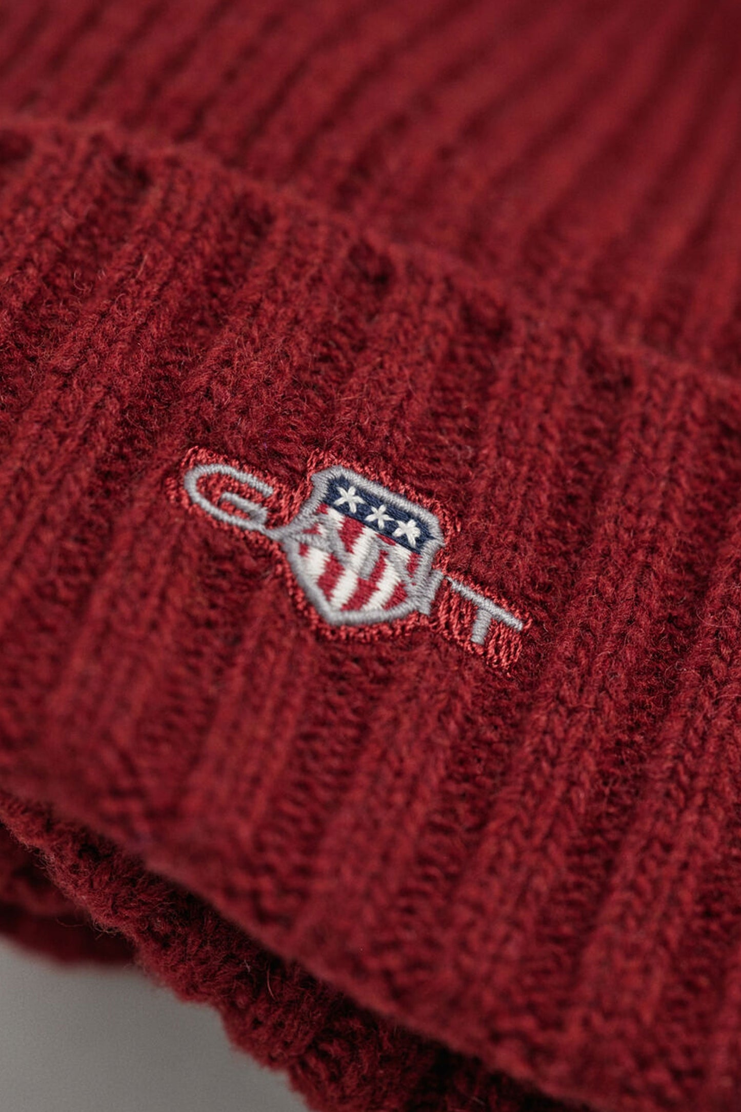 Bonnet en laine unisexe Gant Shield à grosses plumes rouge