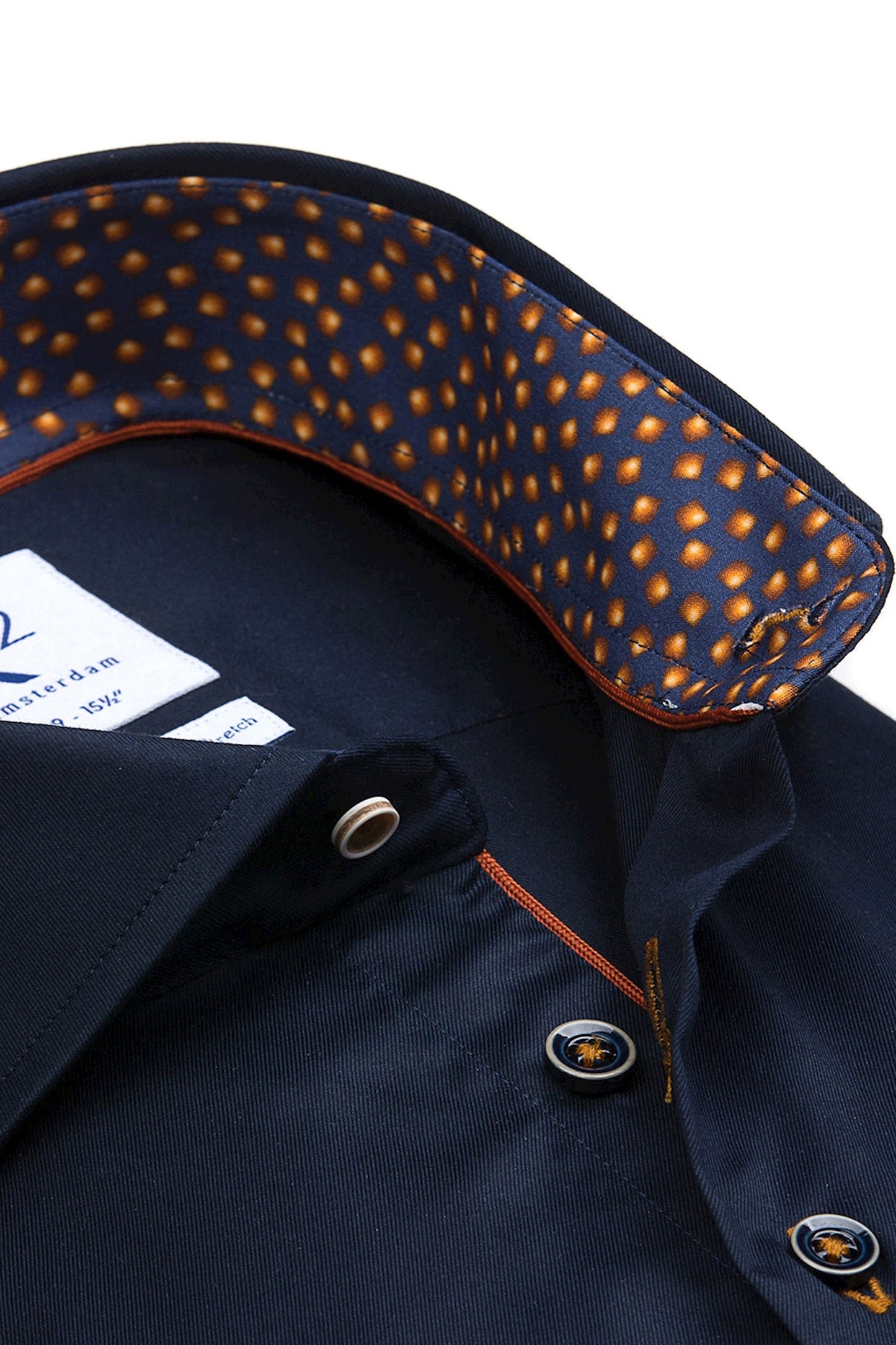 R2 blu navy con camicia con bordi arancioni blu navy