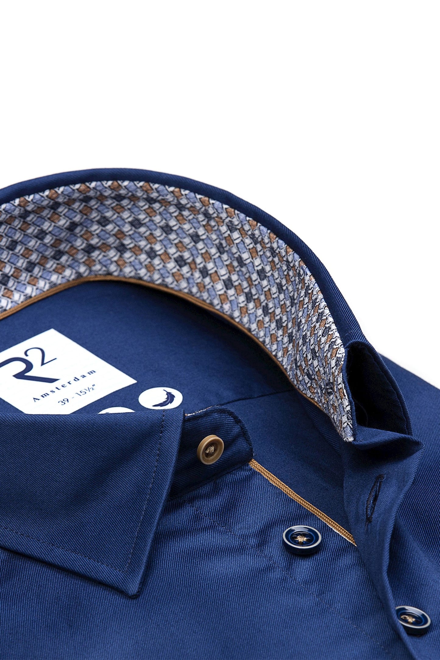 Chemise bleue boutonnée cachée R2