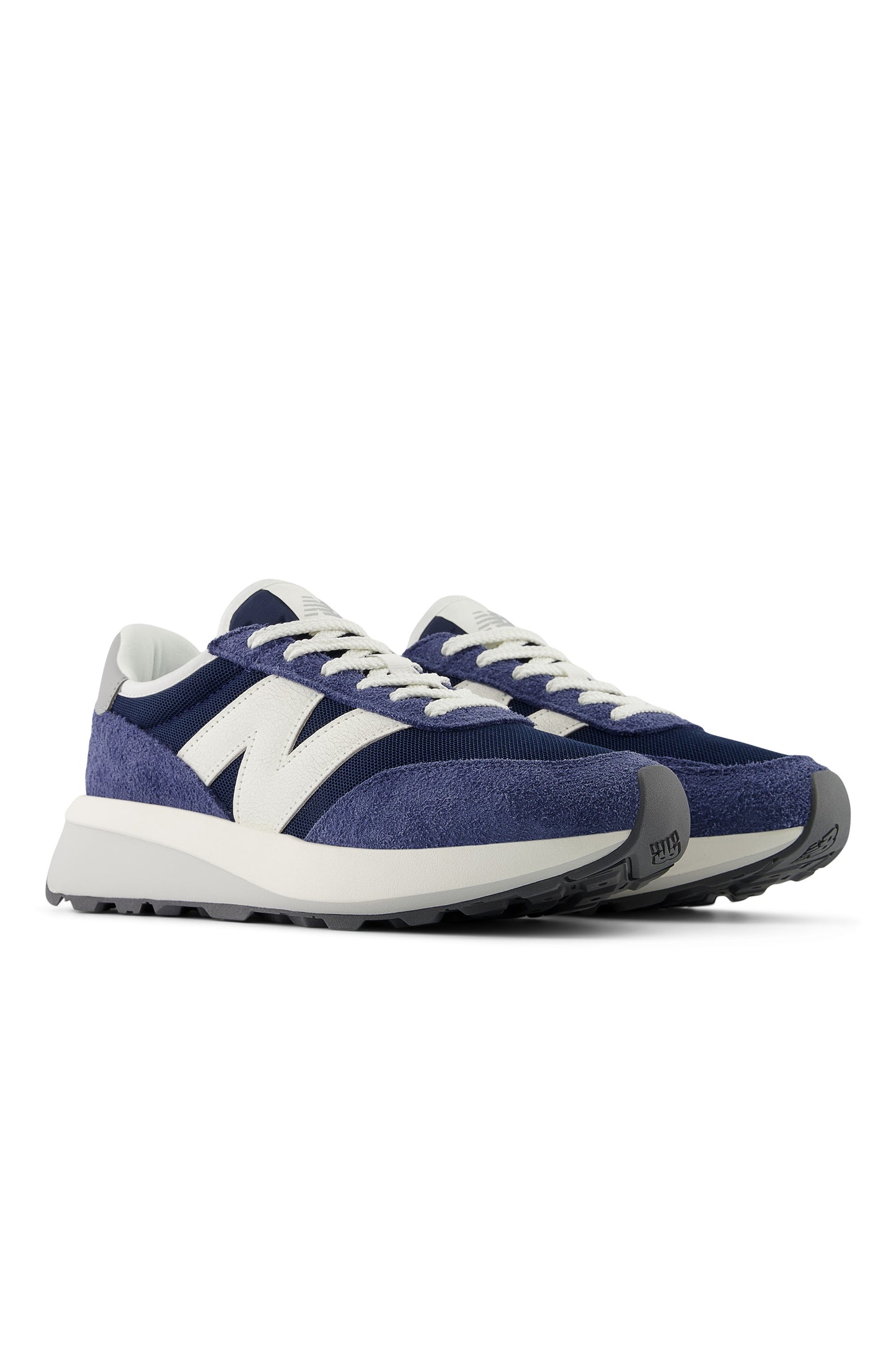 New Balance 370 Trainer Navy With Sea Salt