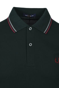 FRED PERRY TWIN TIPPED POLO GRASSROOT/STOCKPORT BLUE/OXBLOOD Fred Perry
