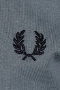 FRED PERRY TWIN TIPPED T-SHIRT STOCKPORTBLU/NAVY Fred Perry